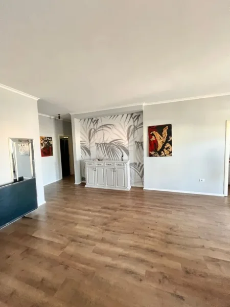 Tirane, jepet me qera apartament 2+1+Ballkon Kati 5, 120 m² 1.100 € (Rruga Liqeni i Thate)