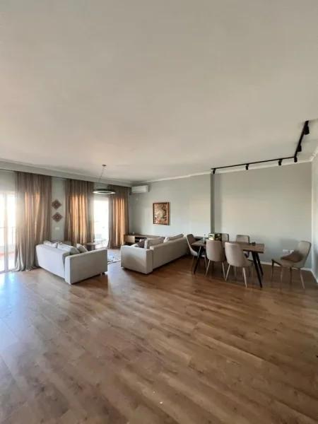 Tirane, jepet me qera apartament 2+1+Ballkon Kati 5, 120 m² 1.100 € (Rruga Liqeni i Thate)