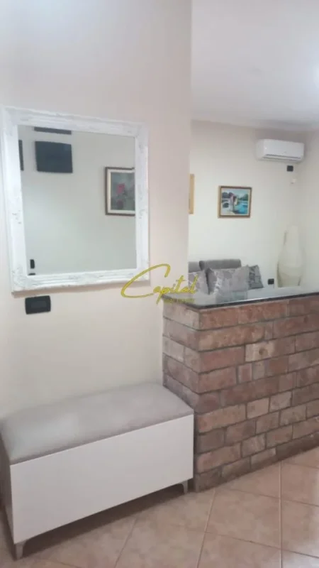 Tirane, jepet me qera apartament 1+1 Kati 1, 65 m² 600 € (PAZARI I RI)