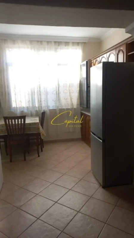 Tirane, jepet me qera apartament 1+1 Kati 1, 65 m² 600 € (PAZARI I RI)