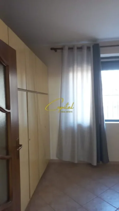 Tirane, jepet me qera apartament 1+1 Kati 1, 65 m² 600 € (PAZARI I RI)