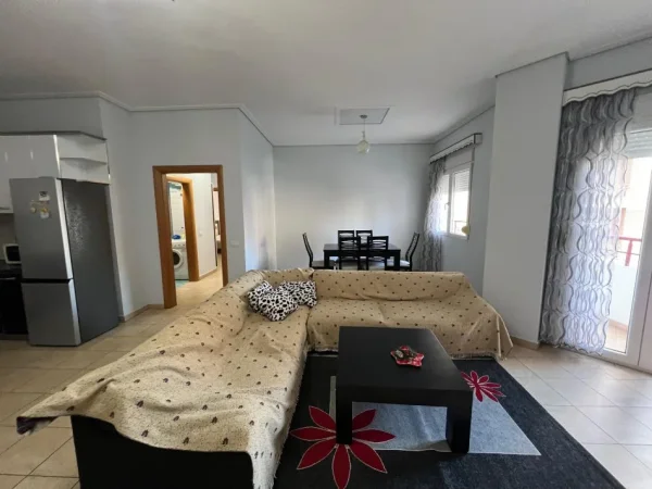 Vlore, jepet me qera 2+1+Ballkon , 