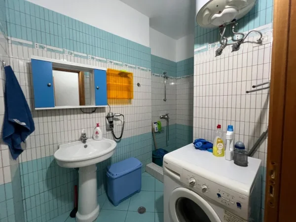 Vlore, jepet me qera 2+1+Ballkon , 