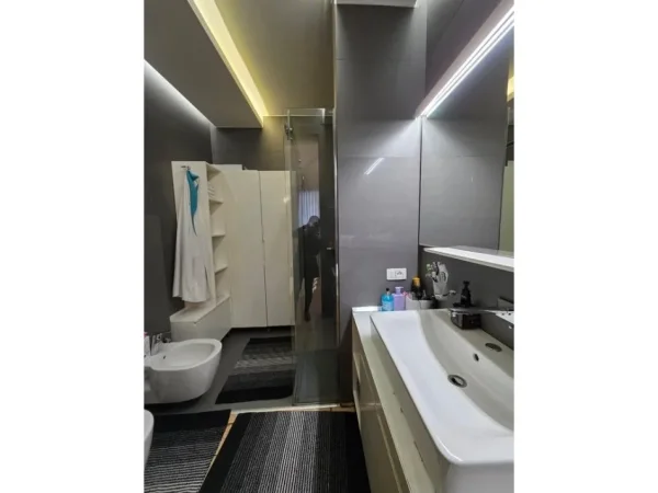 Tirane, shitet apartament 2+1+Ballkon Kati 3, 112 m² 350.000 € 