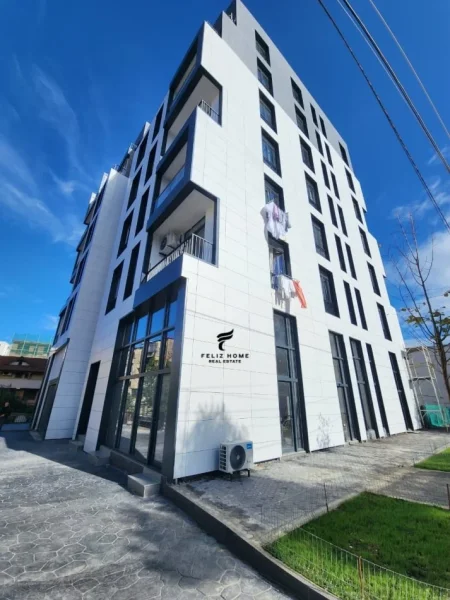 Tirane, shitet dyqan Kati 0, 520 m² 850.000 € (TREGU ELEKTRIK)