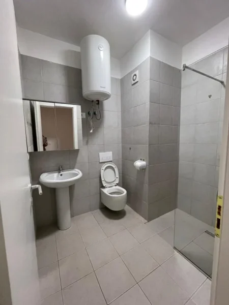 Tirane, jepet me qera apartament 2+1+Ballkon Kati 2, 98 m² 650 € (JORDAN MISJA)
