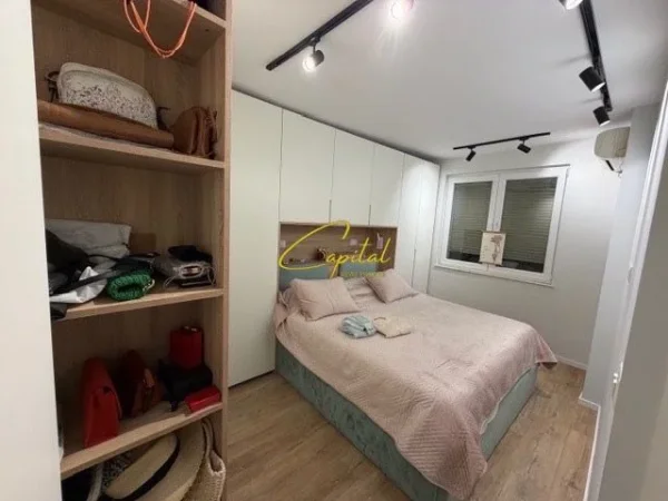 Tirane, jepet me qera apartament 2+1 Kati 2, 64 m² 750 € (ISH EKSPOZITA)