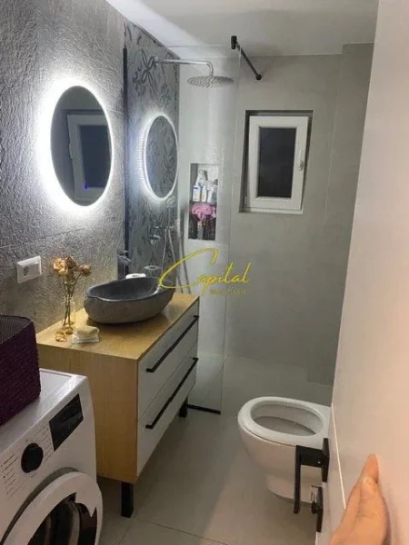 Tirane, jepet me qera apartament 2+1 Kati 2, 64 m² 750 € (ISH EKSPOZITA)