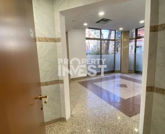 Tirane, jepet me qera zyre Kati 0, 225 m² 4.100 € (Sheshi wilson)
