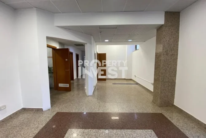Tirane, jepet me qera zyre Kati 0, 225 m² 4.100 € (Sheshi wilson)