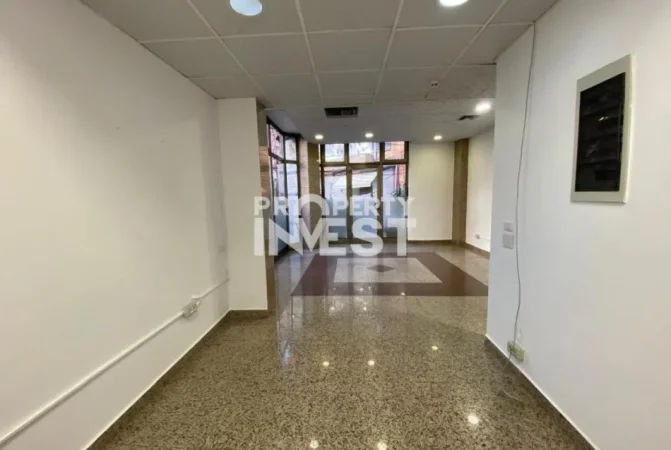 Tirane, jepet me qera zyre Kati 0, 225 m² 4.100 € (Sheshi wilson)