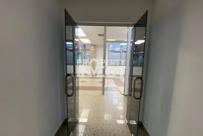 Tirane, jepet me qera zyre Kati 0, 225 m² 4.100 € (Sheshi wilson)