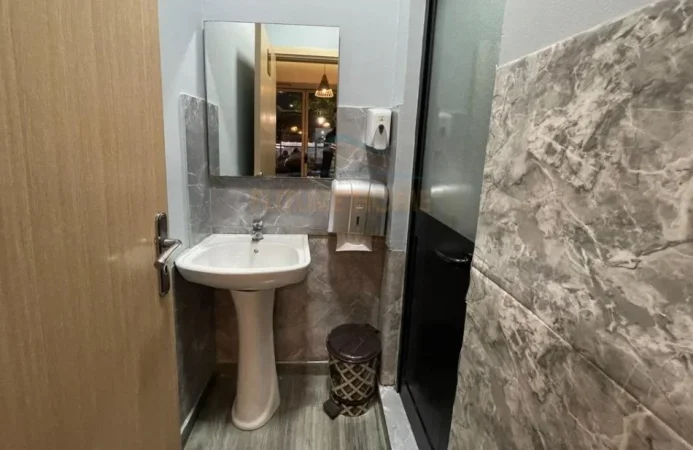 Tirane, shitet bar-resorant Kati 1, 170 m² 420.980 € (Porcelan)