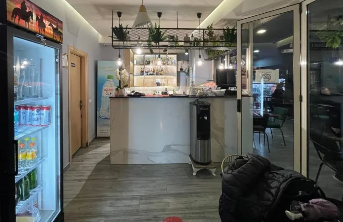 Tirane, shitet bar-resorant Kati 1, 170 m² 420.980 € (Porcelan)