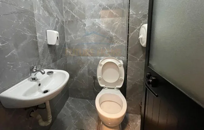 Tirane, shitet bar-resorant Kati 1, 170 m² 420.980 € (Porcelan)