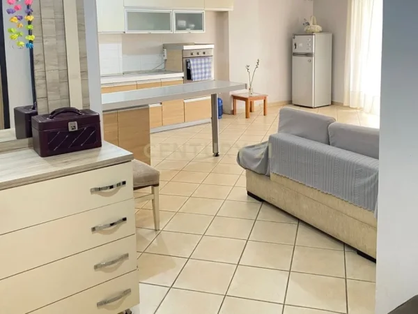 Tirane, shes apartament 2+1+Ballkon Kati 4, 157 m² 185.000 € (Rrethrrotullimi Astir)