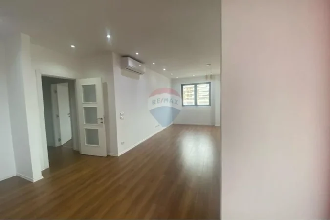 Tirane, jepet me qera apartament 2+1+Aneks Kati 5, 130 m² 600 € (astir)