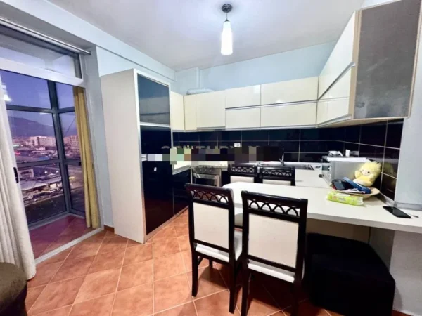 Tirane, jepet me qera apartament 2+1+Ballkon Kati 9, 72 m² 500 € (ASTIR)