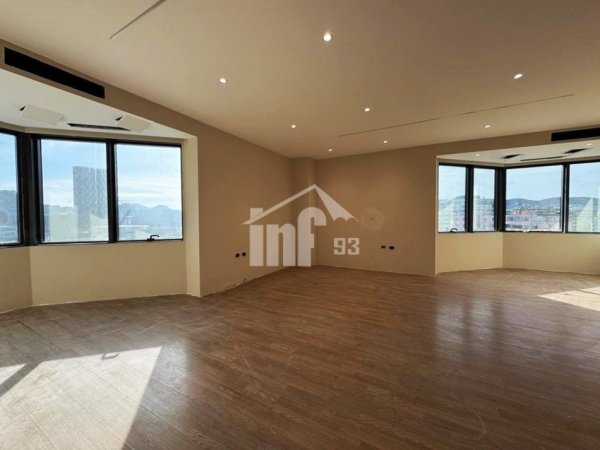 Tirane, jepet me qera zyre Kati 7, 137 m² 2.500 € (BULEVARDI “DËSHMORËT E KOMBIT”, TE KULLAT BINJAKE)