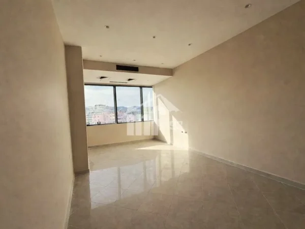 Tirane, jepet me qera zyre Kati 7, 137 m² 2.500 € (BULEVARDI “DËSHMORËT E KOMBIT”, TE KULLAT BINJAKE)