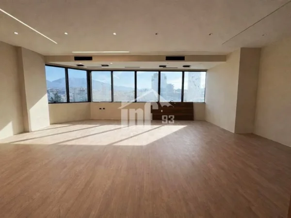 Tirane, jepet me qera zyre Kati 7, 137 m² 2.500 € (BULEVARDI “DËSHMORËT E KOMBIT”, TE KULLAT BINJAKE)