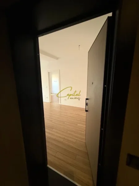 Tirane, jepet me qera zyre Kati 4, 114 m² 1.200 € (RRUGA E KAVAJES)