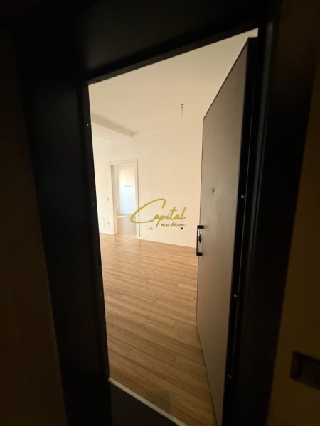 Tirane, jepet me qera zyre Kati 4, 114 m² 1.200 € (RRUGA E KAVAJES)