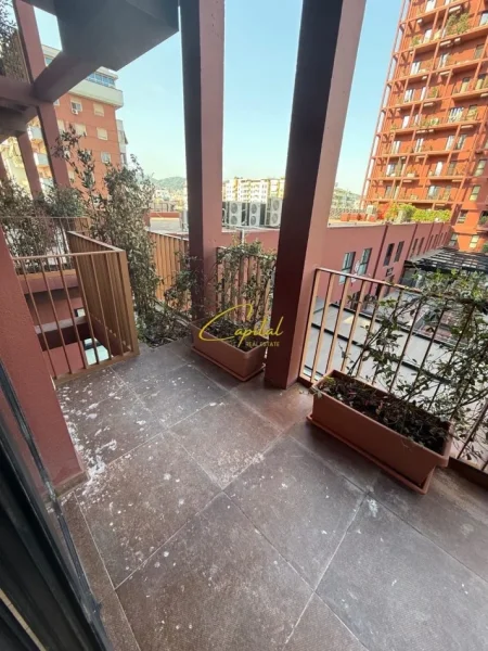 Tirane, jepet me qera zyre Kati 4, 114 m² 1.200 € (RRUGA E KAVAJES)
