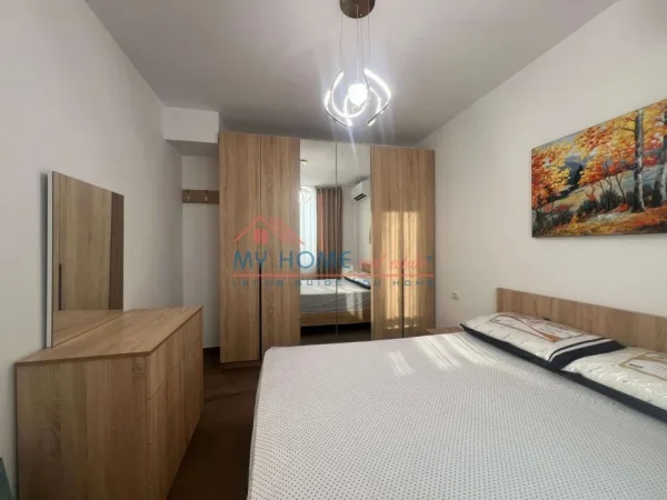 Tirane, jepet me qera garsonier 1+1 Kati 9, 40 m² 500 € (Rruga Margarita Tutulani)