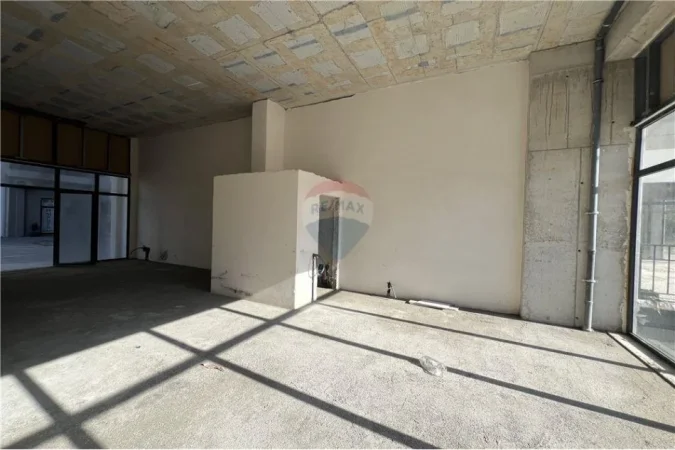 Vlore, shitet ambjent biznesi Kati 0, 66 m² (Rruga Dhimitër Konomi, Vlore)