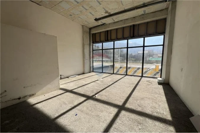 Vlore, shitet ambjent biznesi Kati 0, 66 m² (Rruga Dhimitër Konomi, Vlore)
