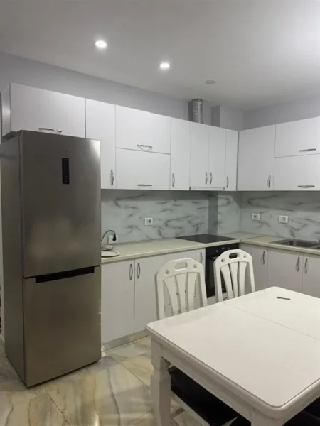 Tirane, jepet me qera apartament 2+1+Ballkon Kati 3, 188 m² 550 € (ASTIR)