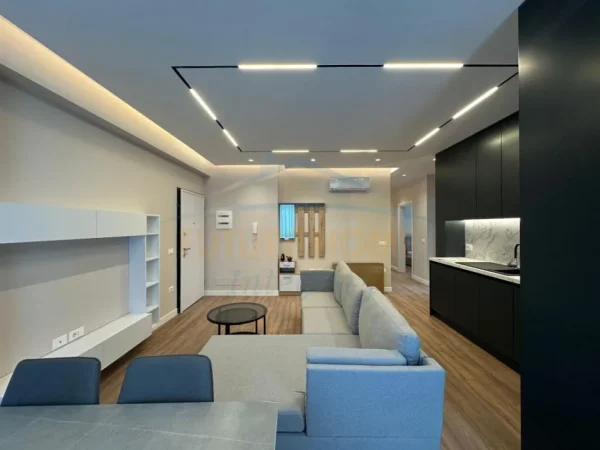 Tirane, jepet me qera apartament 3+1+2+Parkim Kati 4, 110 m² 850 € (Ish Tregu Elektrik)