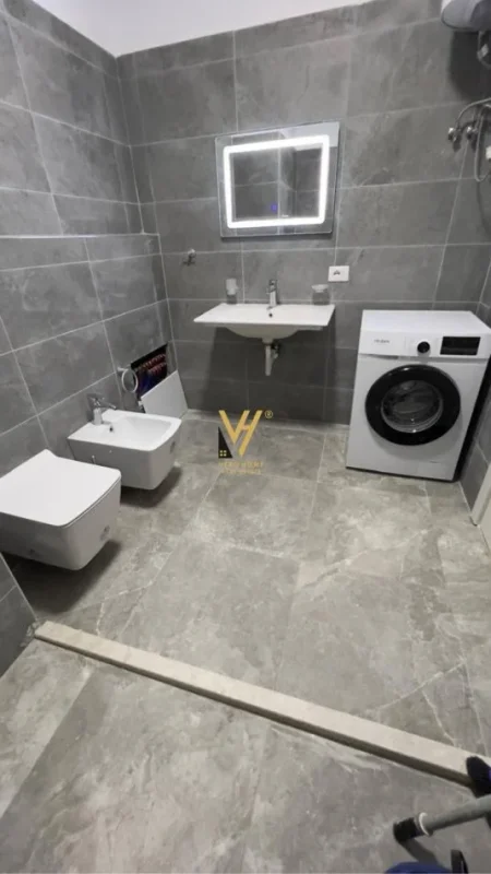 Tirane, jepet me qera apartament 2+1+Ballkon Kati 3, 80 m² 570 € (YZBERISHT)