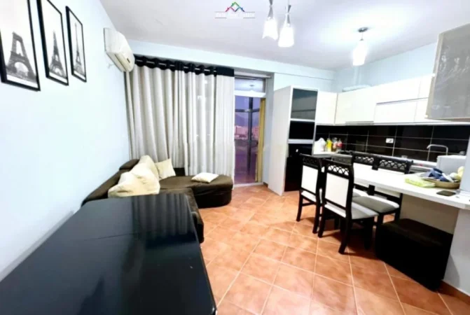 Tirane, jepet me qera apartament 2+1+Ballkon Kati 9, 72 m² 500 € (prane Bar Artistit,)