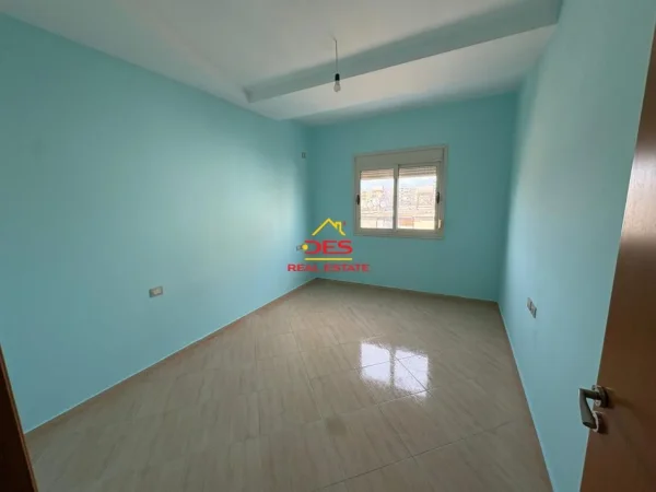 Vlore, jepet me qera apartament 2+1+Ballkon Kati 6, 110 m² 300 € (Rruga Misto Mele)