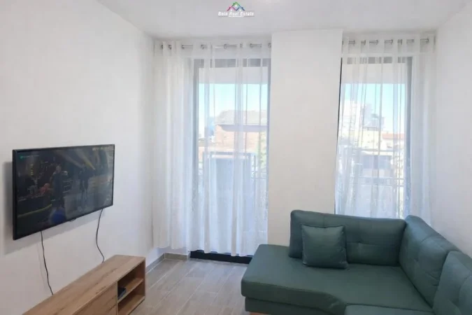 Tirane, jepet me qera apartament 1+1+Ballkon Kati 1, 70 m² 750 € (Rezidenca Golden Tower)