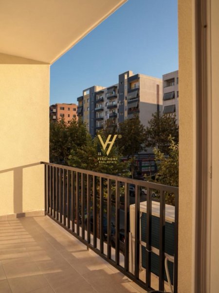 Tirane, jepet me qera apartament 1+1+Ballkon Kati 1, 50 m² 450 € (KAMEZ)