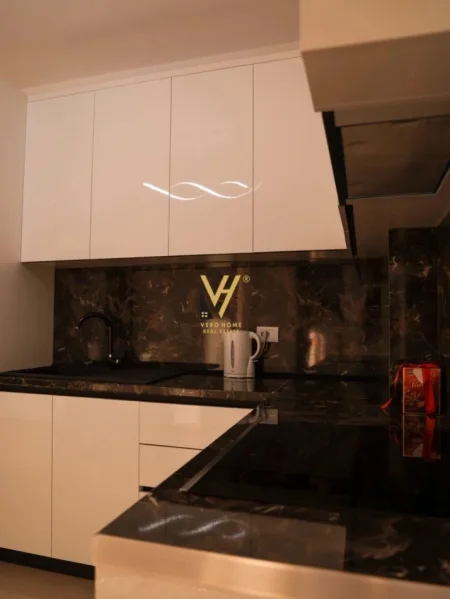 Tirane, jepet me qera apartament 1+1+Ballkon Kati 1, 50 m² 450 € (KAMEZ)