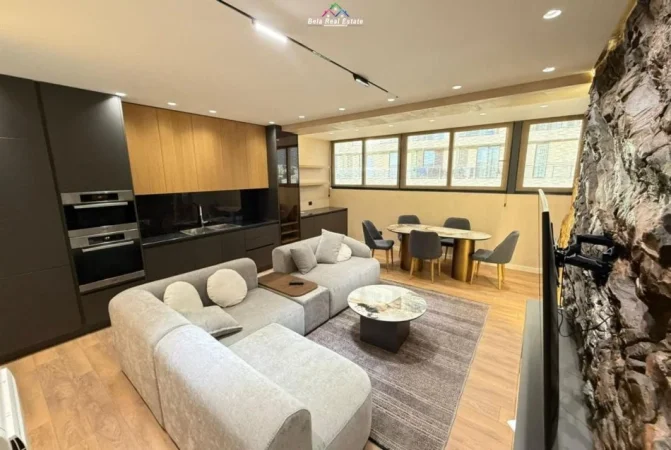 Tirane, jepet me qera apartament 2+1+Ballkon Kati 8, 125 m² 1.500 € (prane Hotel Colosseo,)