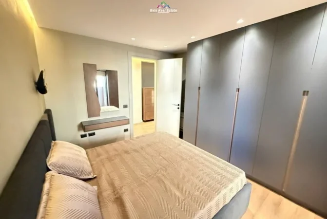 Tirane, jepet me qera apartament 2+1+Ballkon Kati 8, 125 m² 1.500 € (prane Hotel Colosseo,)