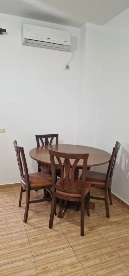 Tirane, jepet me qera apartament 1+1+Aneks+Ballkon Kati 7, 70 m² 450 € 