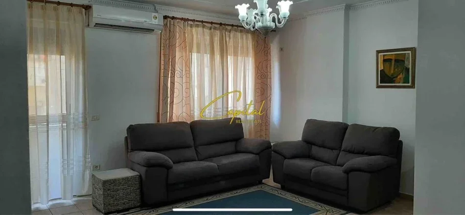 Tirane, jepet me qera apartament 1+1 Kati 3, 70 m² 600 € (QENDER)