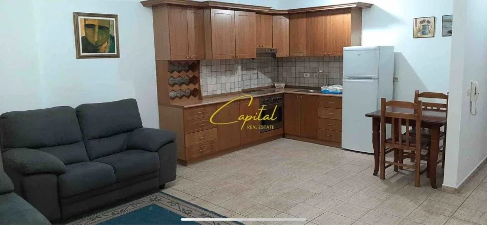 Tirane, jepet me qera apartament 1+1 Kati 3, 70 m² 600 € (QENDER)