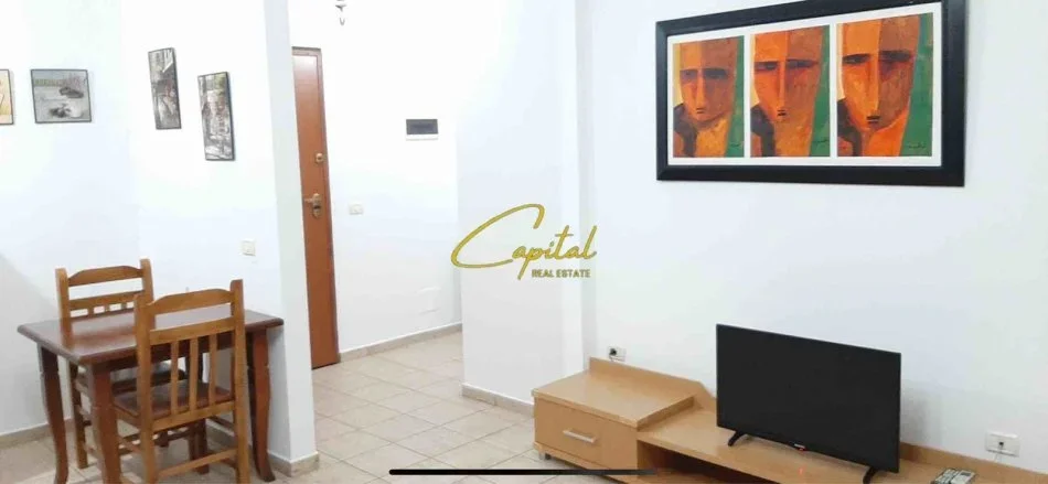 Tirane, jepet me qera apartament 1+1 Kati 3, 70 m² 600 € (QENDER)