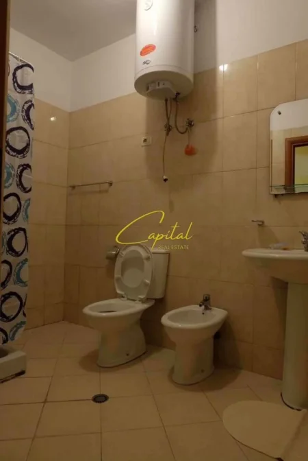 Tirane, jepet me qera apartament 1+1 Kati 3, 70 m² 600 € (QENDER)