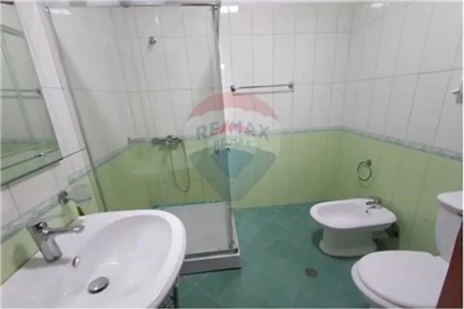 Tirane, jepet me qera apartament 2+1 Kati 3, 100 m² 600 € (Kodra e Diellit 1)