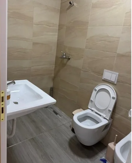 Tirane, jepet me qera apartament 2+1 Kati 2, 110 m² 700 € (Don Bosko)