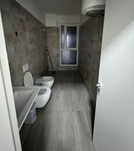 Tirane, jepet me qera apartament 2+1 Kati 2, 110 m² 700 € (Don Bosko)