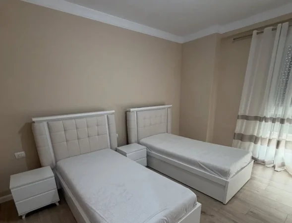 Tirane, jepet me qera apartament 2+1 , 500 € 